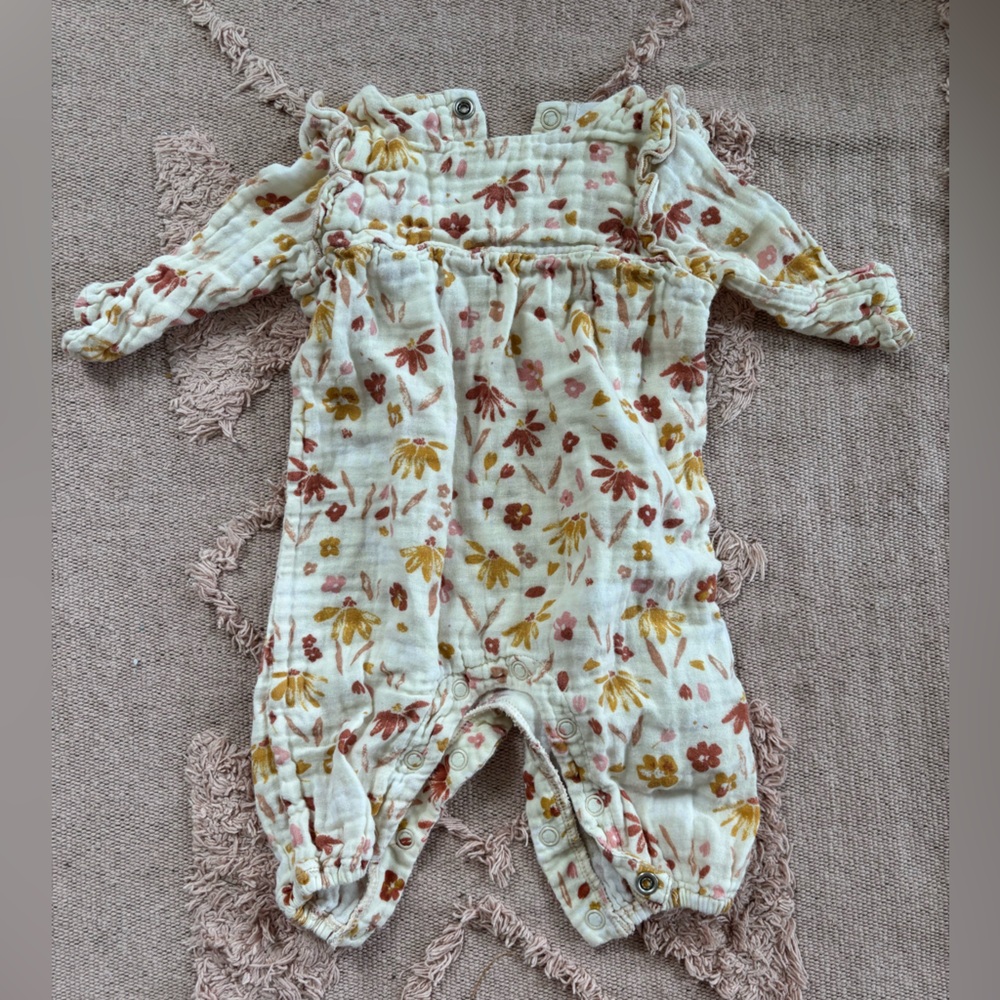 Set of 2 adorable baby outfits perfect for fall!